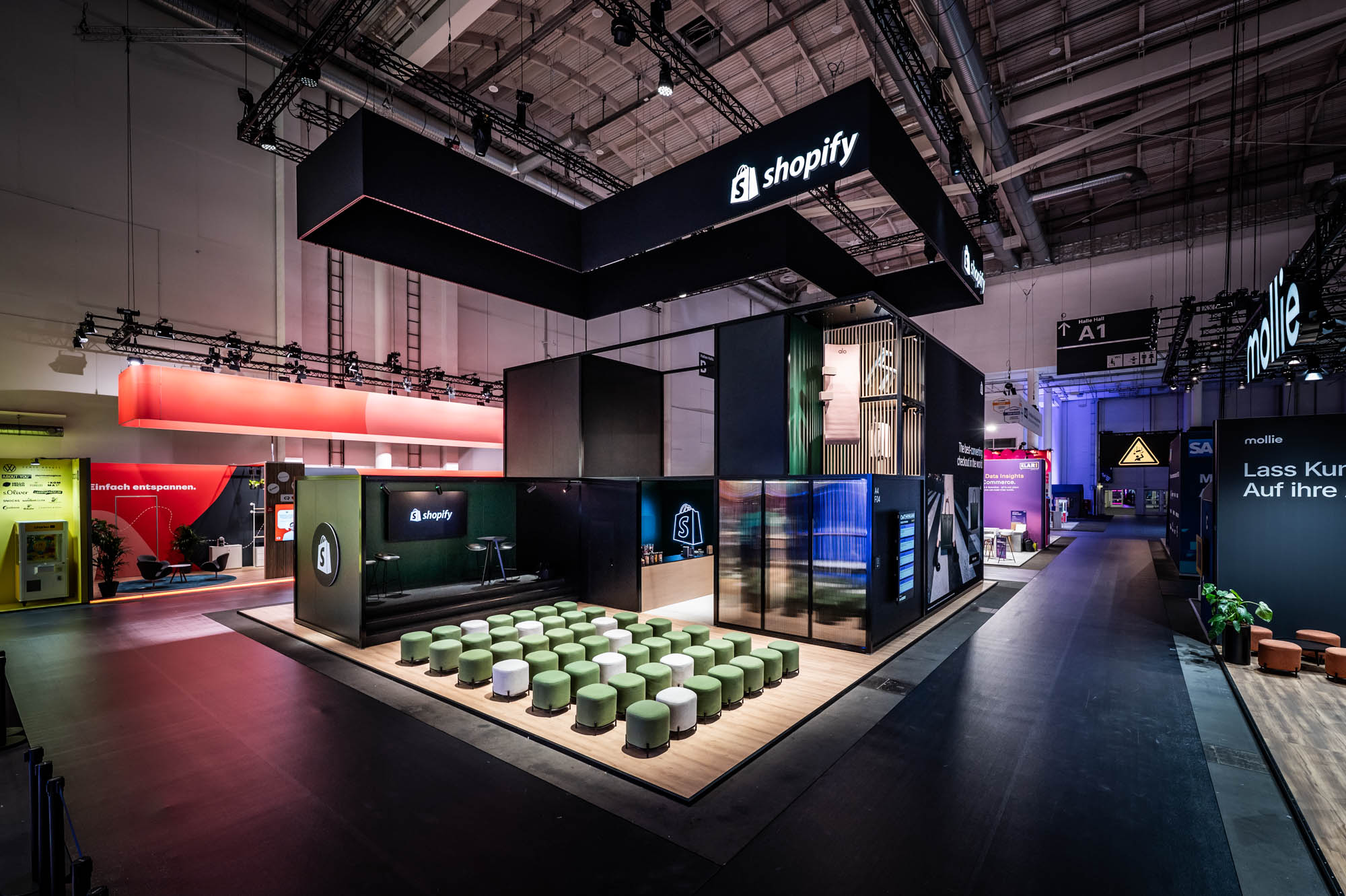 shopify OMR Hamburg 2026 Messestand von Shopify auf der OMR in Hamburg