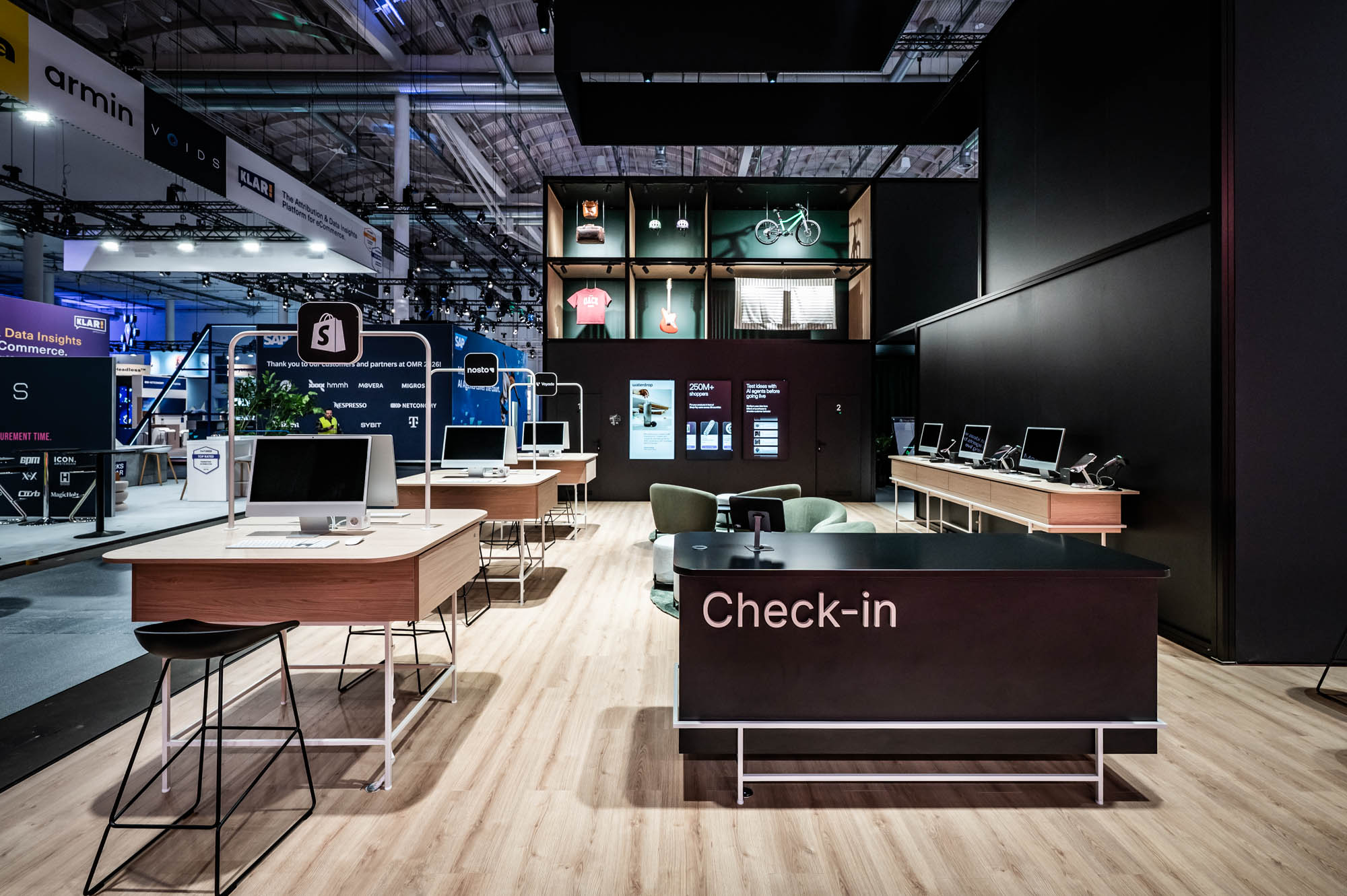 Shopify OMR Hamburg 2026 Messestand von Shopify auf der OMR in Hamburg