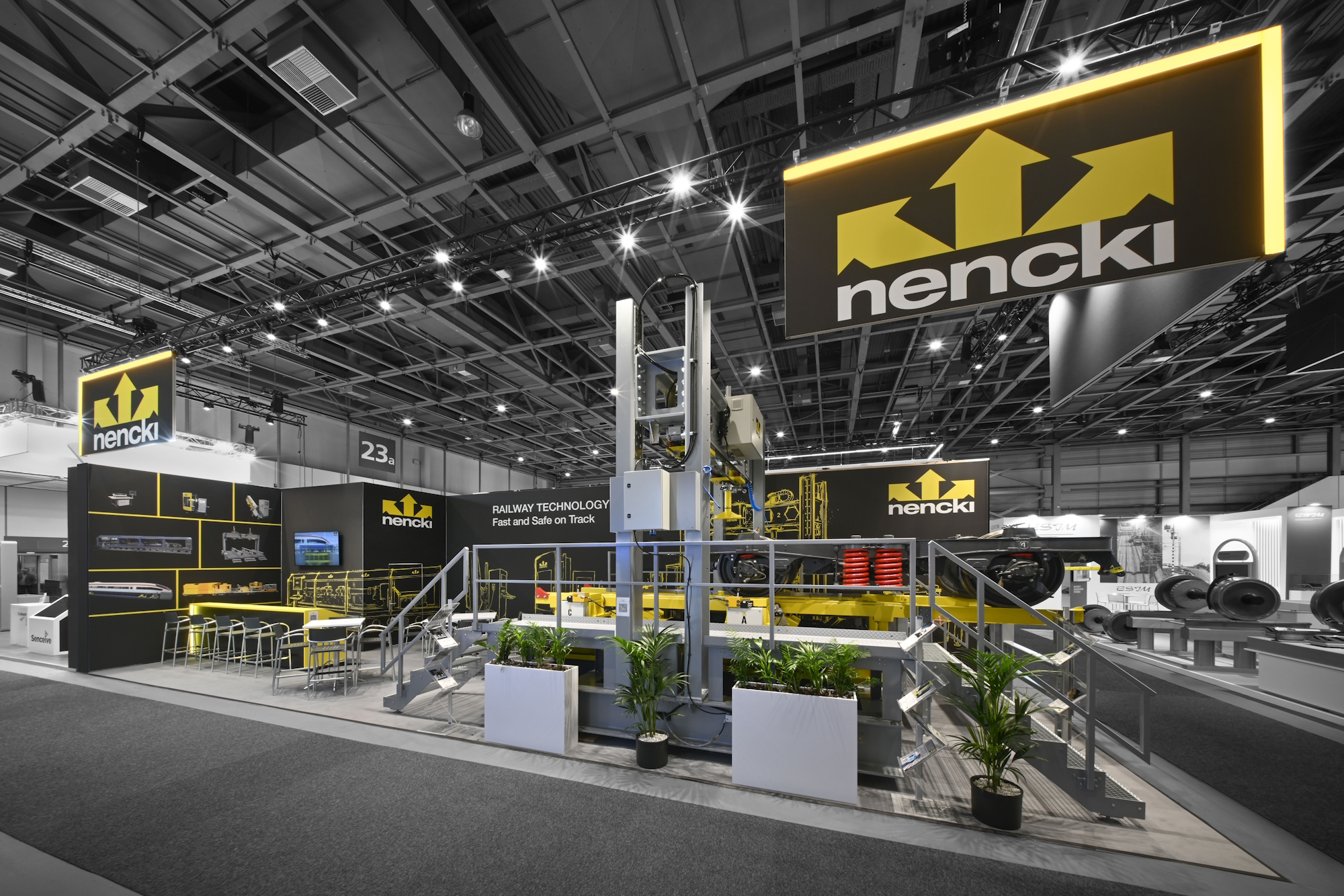 PREUSS Nencki Innotrans 2026 9220.bw Messestand von Nencki auf der Messe Innotrans