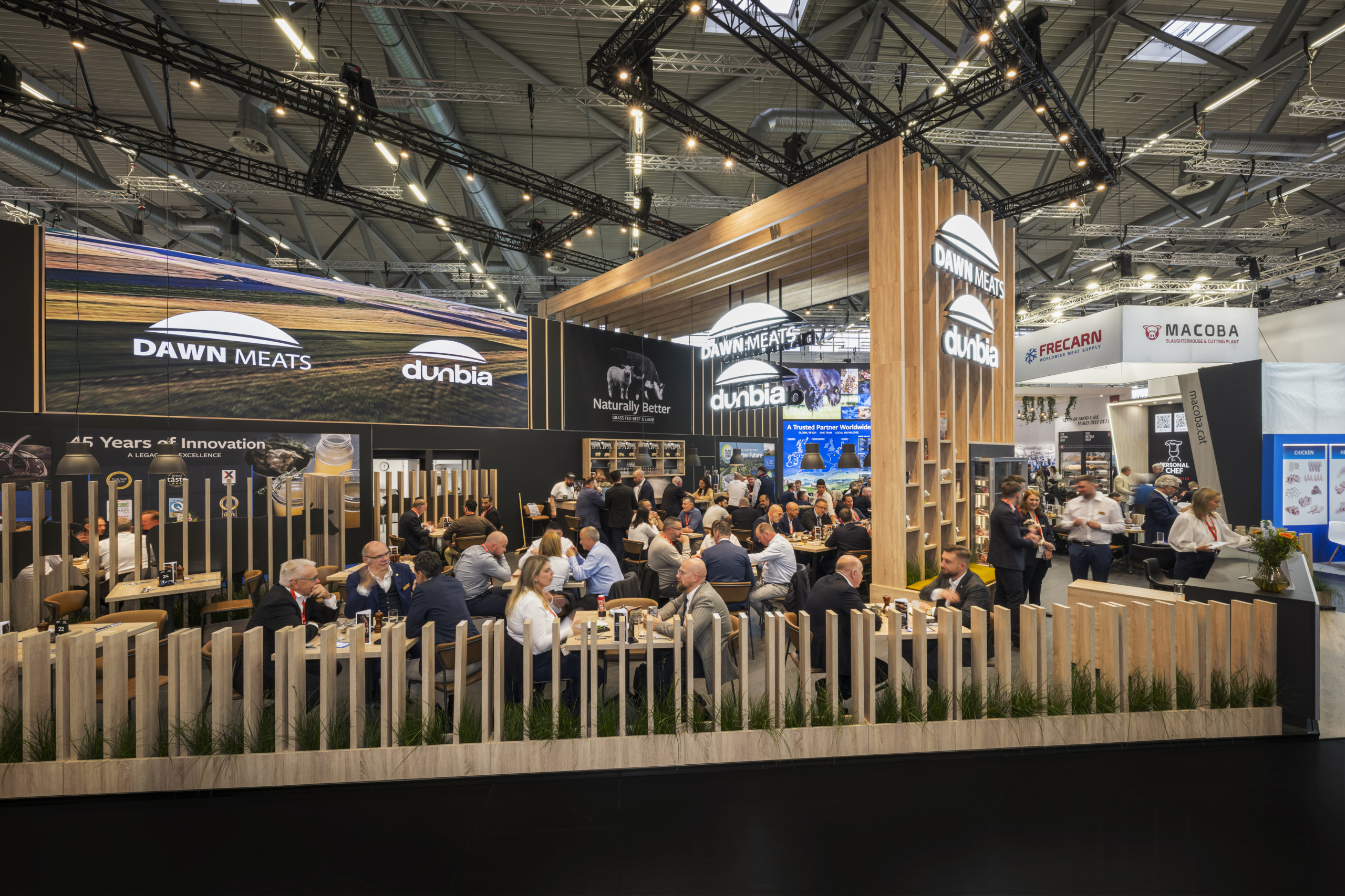 Messestandfotografie Des Dawn Meat Messestandes Messestandfotografie des Dawn Meat Messestandes zur ANUGA 2025 in Köln